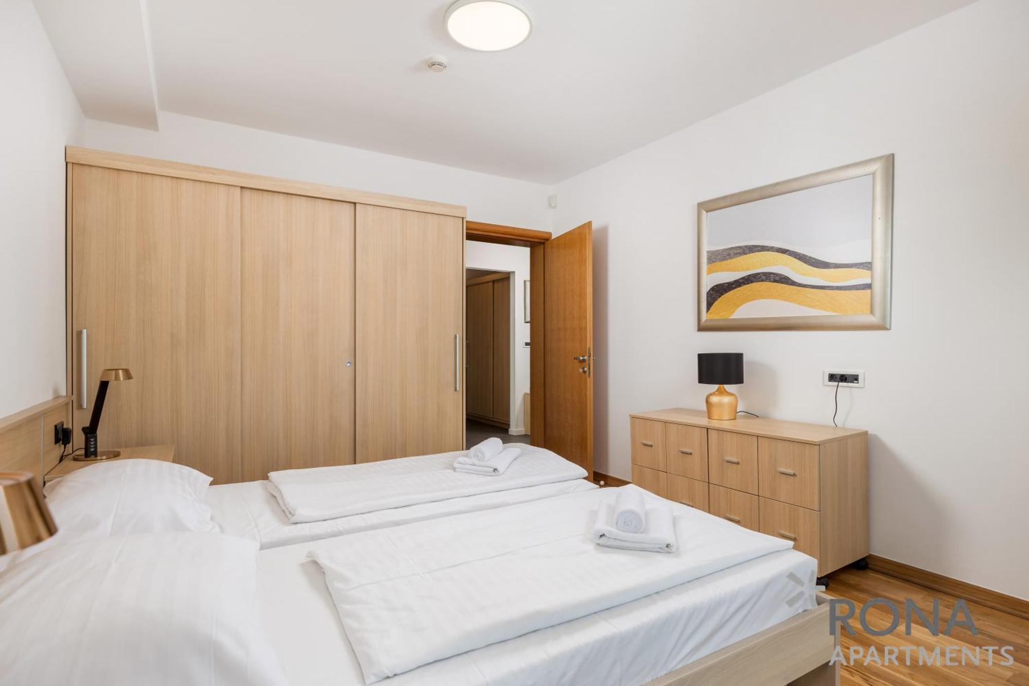 Apartments Rona Erea Icici Ngoại thất bức ảnh